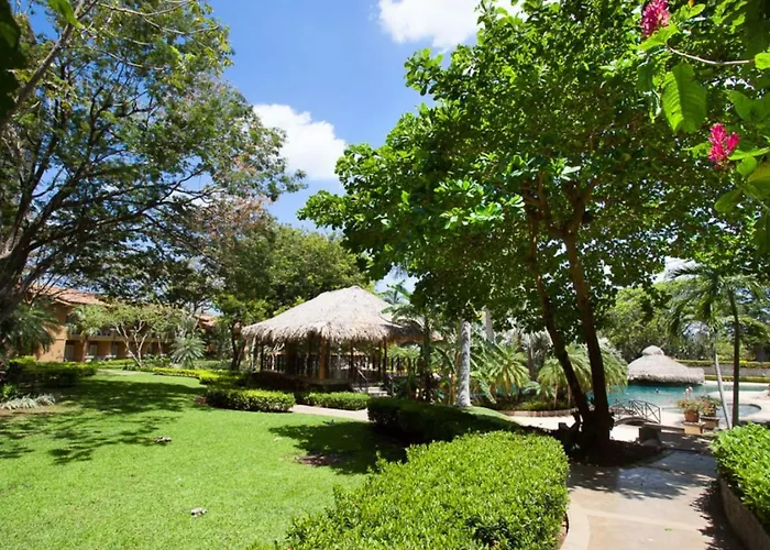 La Diria, Location, Walk To And Shops *