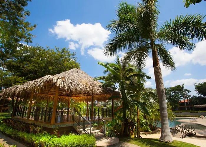 La Diria, Location, Walk To And Shops *